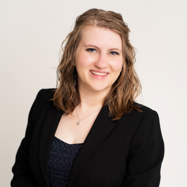 emily gardella headshot